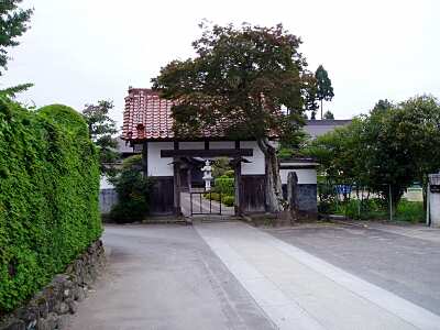 満興寺山門