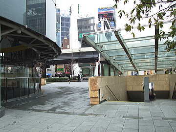 東京メトロ六本木駅出口