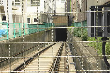 地下鉄を入れるトンネル