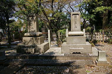 岩崎家分家の墓