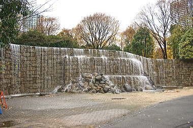 新宿ナイアガラの滝